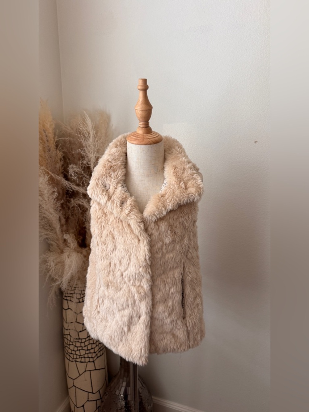Zara Faux Fur Vest in Light Beige - 5/6 YRS